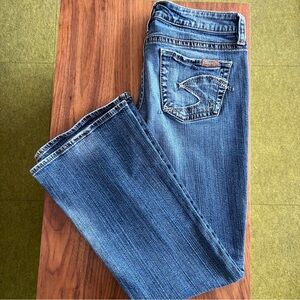 Y2K Vintage Silver Jeans Flare Low Rise “Lola” size 27 women’s 29” short length